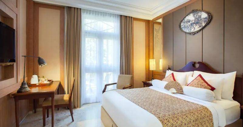 phoenix-hotel-yogyakarta.at-hotels.com